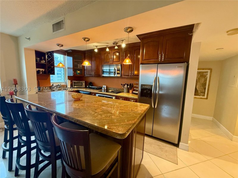 Apartment for rent at Isola Brickell Key 1101