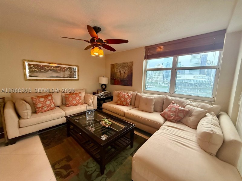 Apartment for rent at Isola Brickell Key 1101