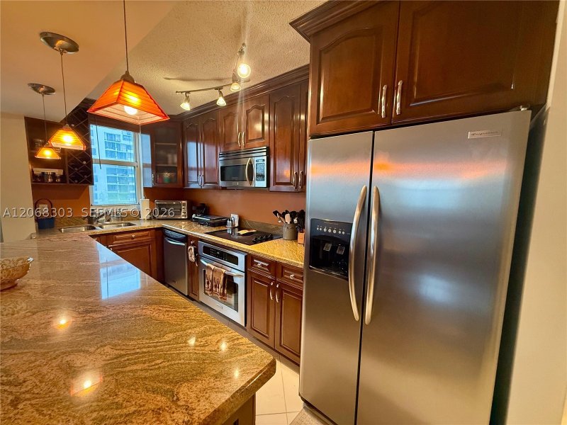 Apartment for rent at Isola Brickell Key 1101