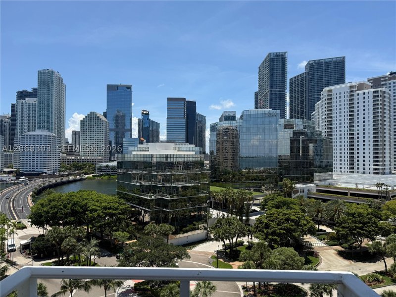 Apartment for rent at Isola Brickell Key 1101