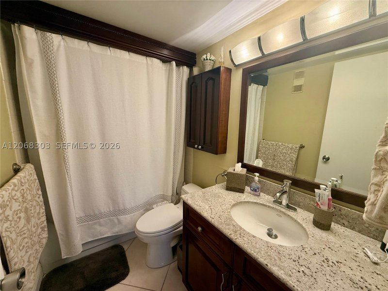 Apartment for rent at Isola Brickell Key 1101
