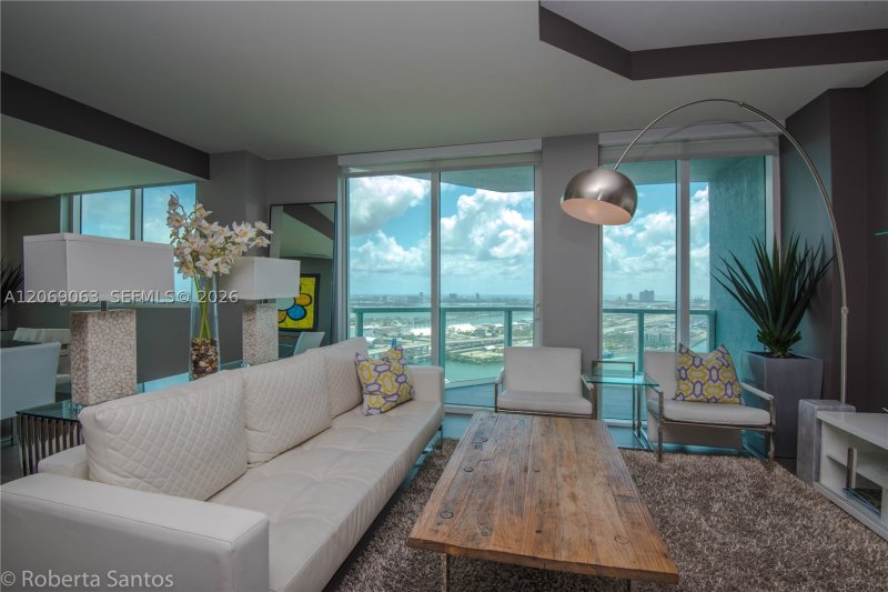 Aluguel de apartamento no Vizcayne Everglades On The Bay 3902