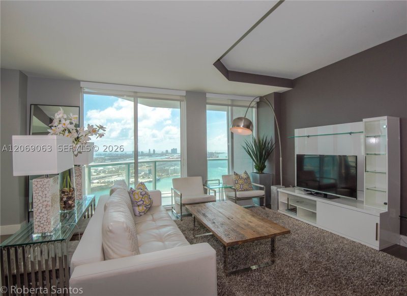 Aluguel de apartamento no Vizcayne Everglades On The Bay 3902