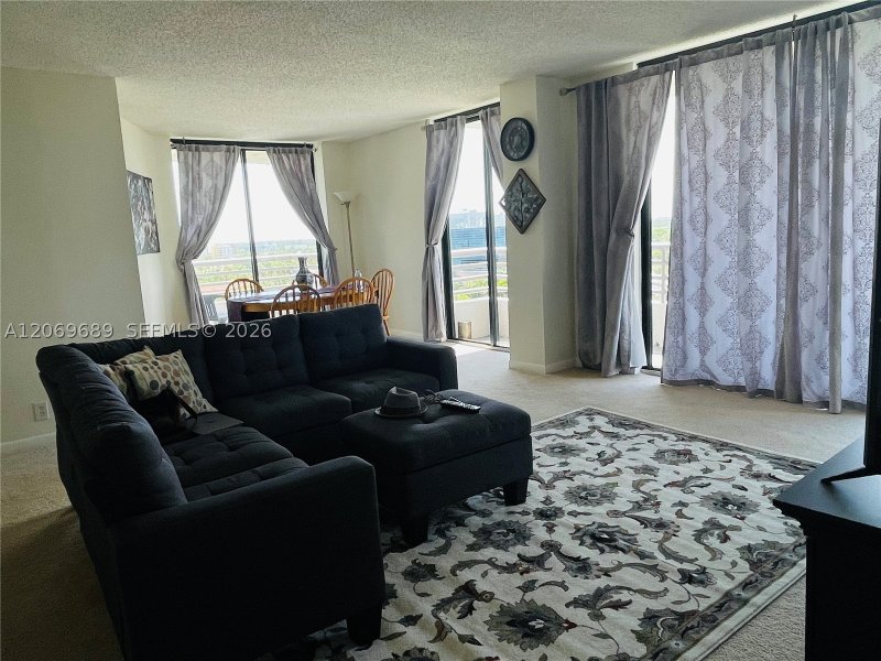 Parc Central Aventura Apt #1101