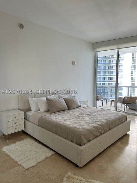 Aluguel de apartamento no Trump Tower Three 2103