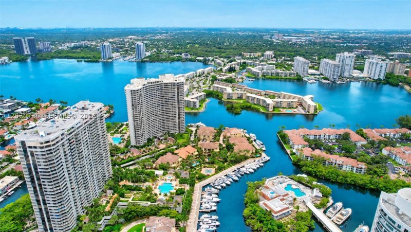Comprar apartamento no 1000 Williams Island 1710