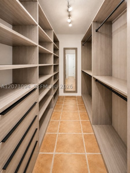 Alquiler de apartamento en South Bay Club 817