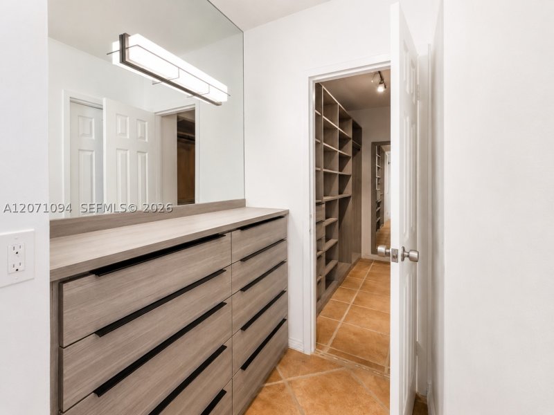 Alquiler de apartamento en South Bay Club 817