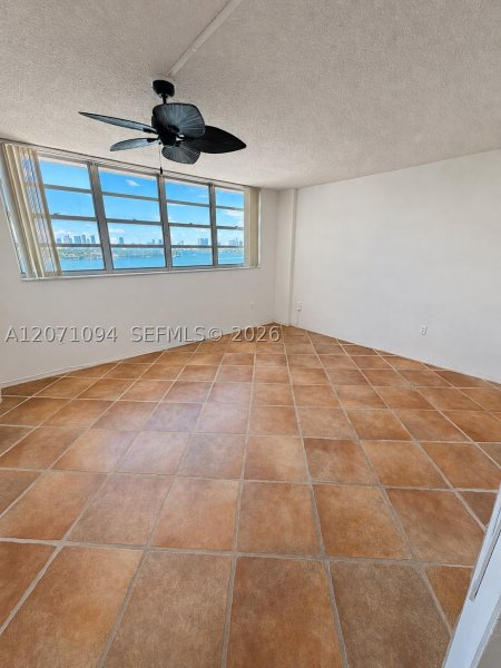 Alquiler de apartamento en South Bay Club 817
