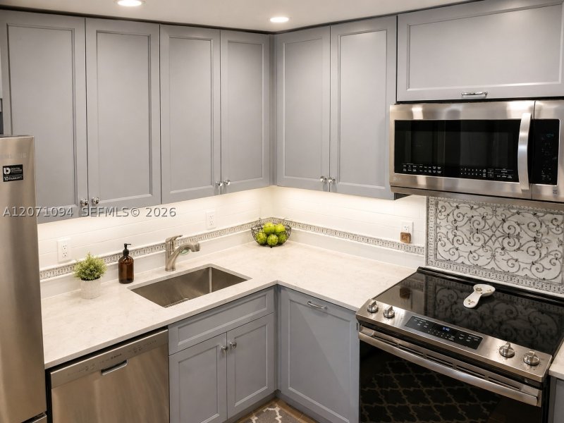 Alquiler de apartamento en South Bay Club 817