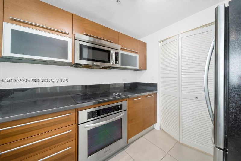 Aluguel de apartamento no Vizcayne Everglades On The Bay 3704