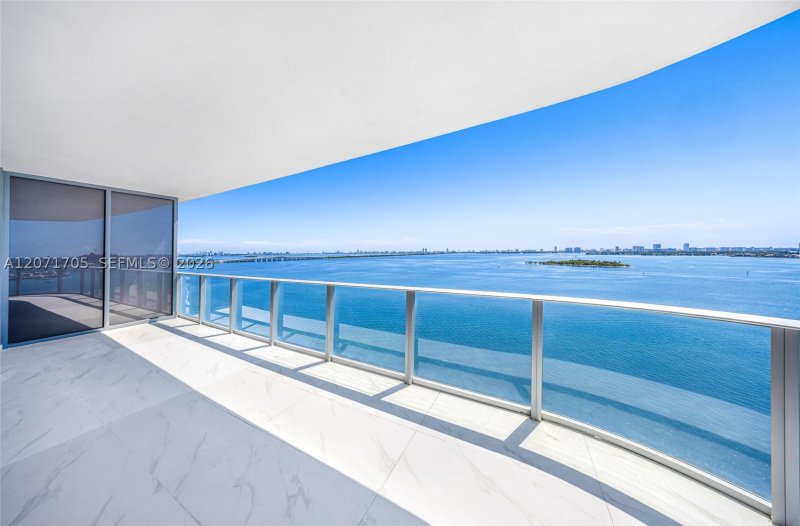 Alquiler de apartamento en Aria Reserve Miami 1107