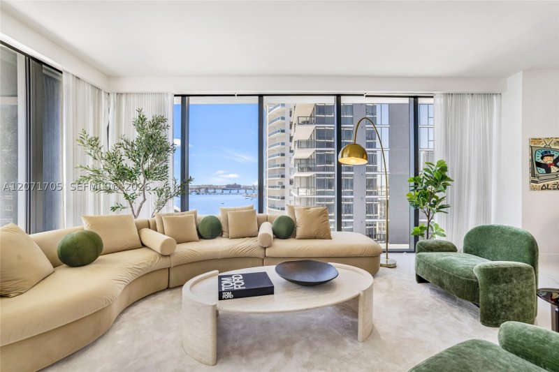 Alquiler de apartamento en Aria Reserve Miami 1107