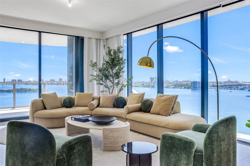 Alquiler de apartamento en Aria Reserve Miami 1107