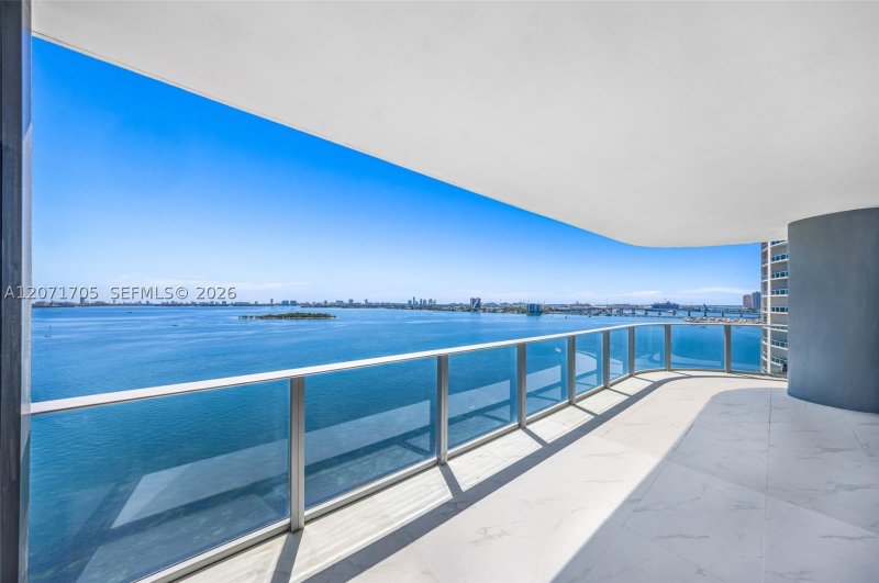 Alquiler de apartamento en Aria Reserve Miami 1107