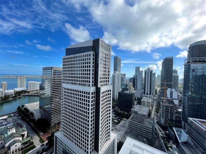 Comprar apartamento en 500 Brickell West Tower 4102