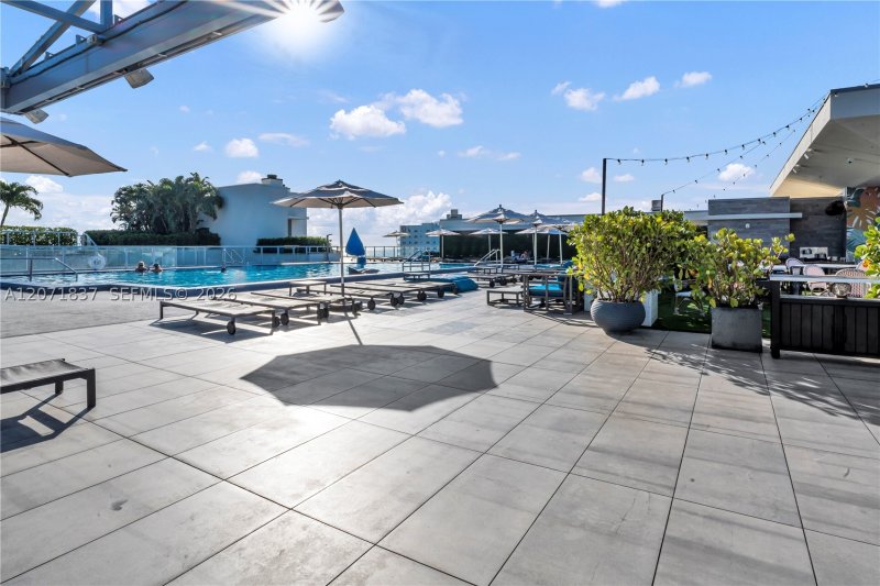 Comprar apartamento no Costa Hollywood S603