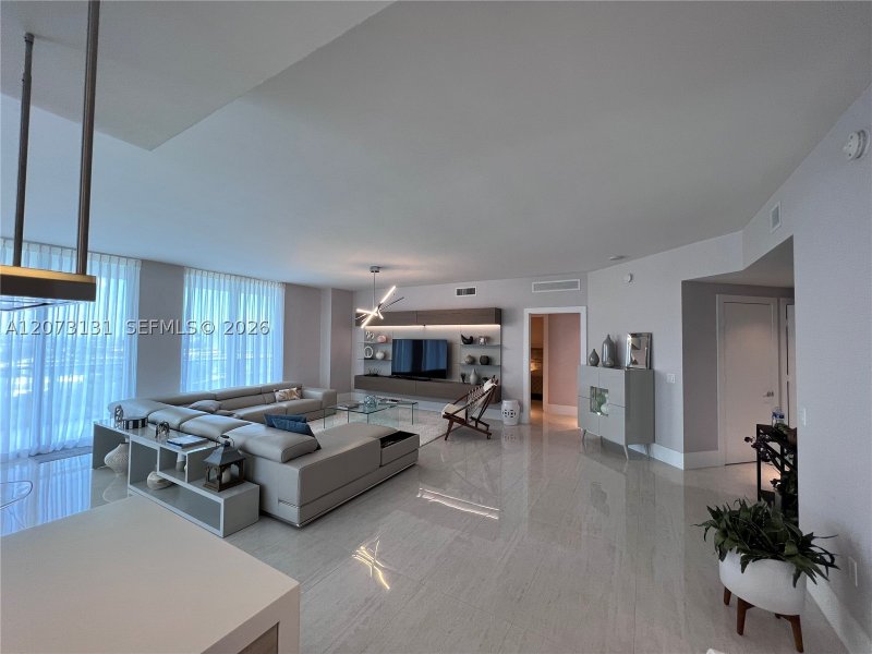 Comprar apartamento no Marina Palms Yacht Club 1402