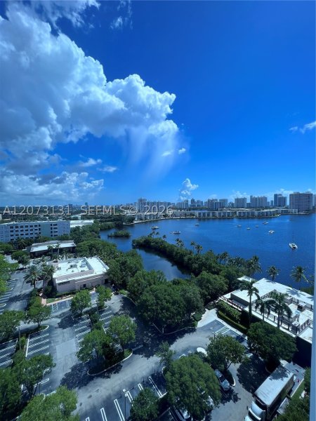 Comprar apartamento no Marina Palms Yacht Club 1402