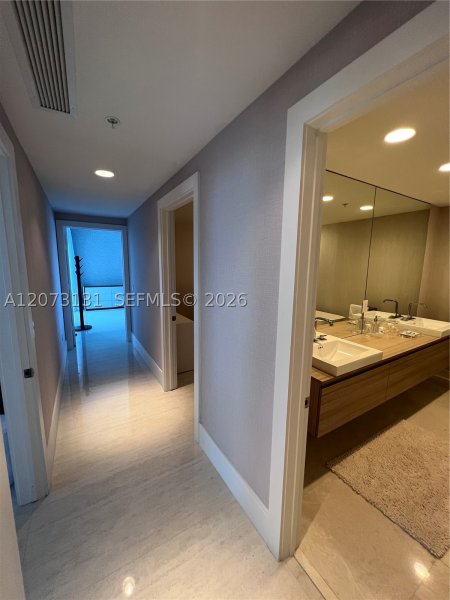Comprar apartamento no Marina Palms Yacht Club 1402