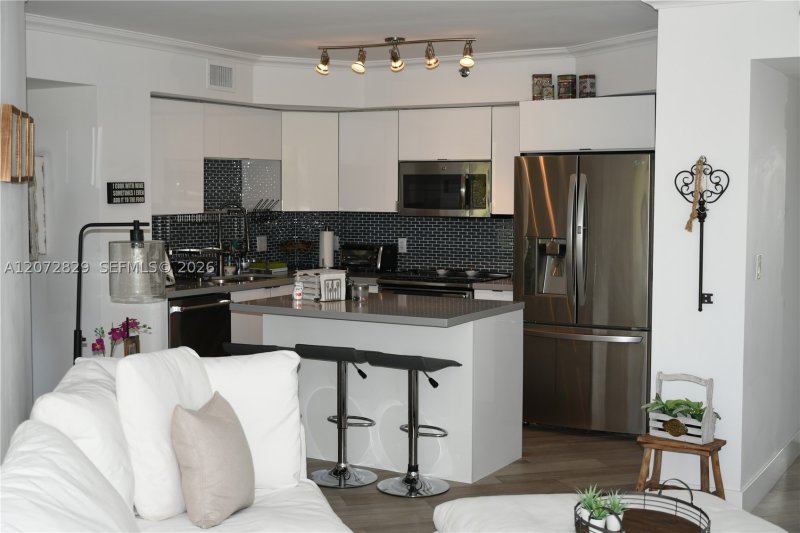 Comprar apartamento no 1000 Williams Island 303