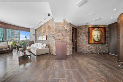 Cosmopolitan Apt #1709