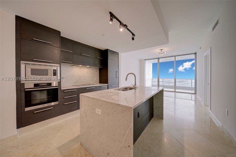 900 Biscayne Apt #5203