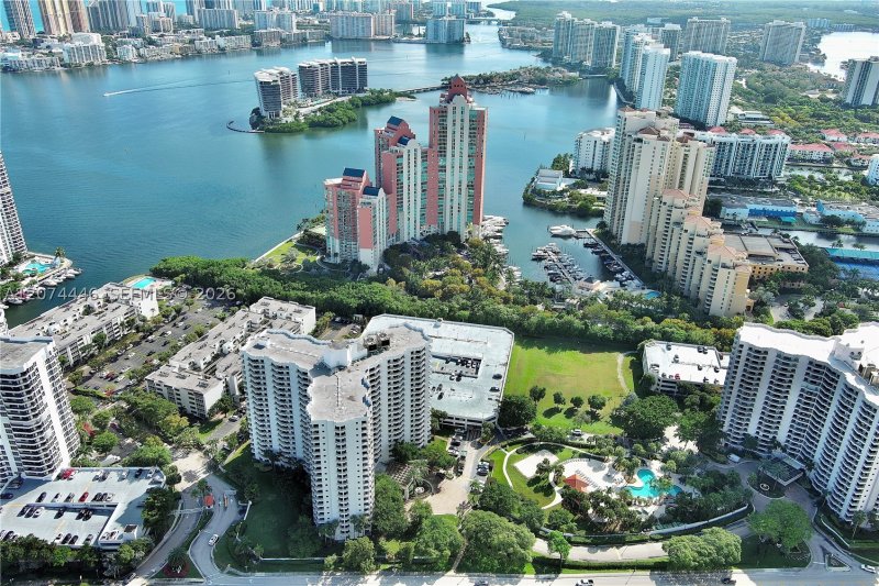Parc Central Aventura Apt #LP06