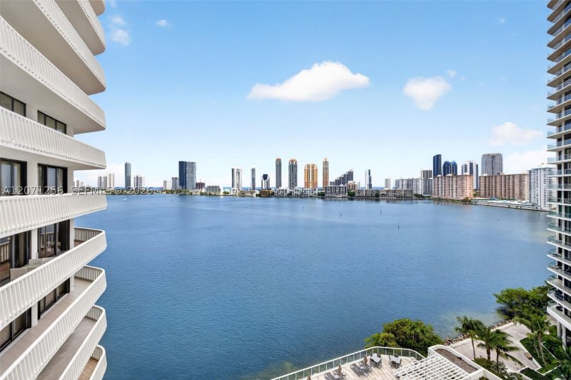 Condo for sale at 3000 Williams Island 1201