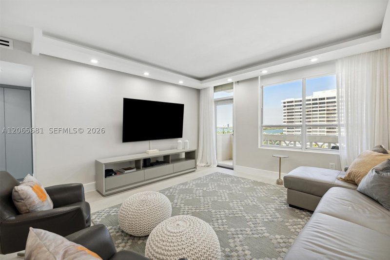 Condo for sale at The Plaza Bal Harbour 1223