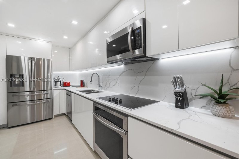 Condo for sale at The Plaza Bal Harbour 1223