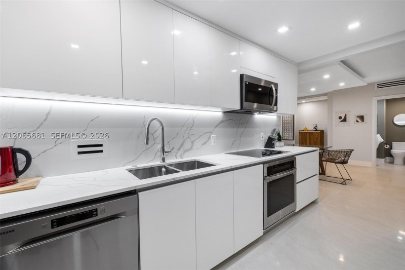 Condo for sale at The Plaza Bal Harbour 1223