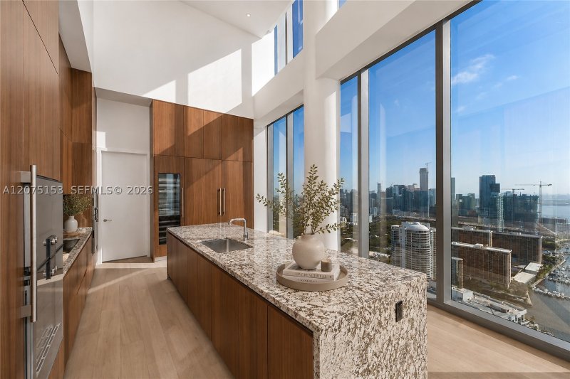 Comprar apartamento en Una Residences at Brickell UPH01