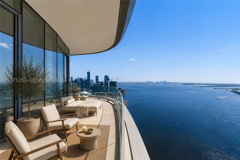 Comprar apartamento en Una Residences at Brickell UPH01