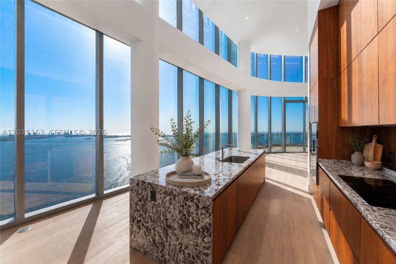 Comprar apartamento en Una Residences at Brickell UPH01