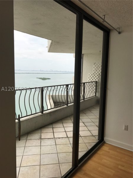 Comprar apartamento no The Venetia 30E