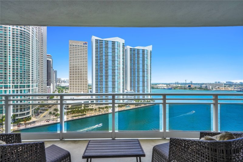 Comprar apartamento no Carbonell 1807