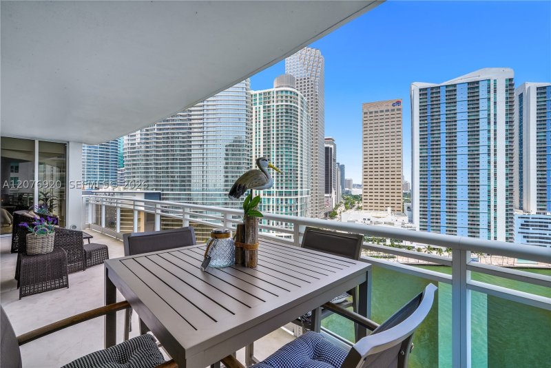 Comprar apartamento no Carbonell 1807