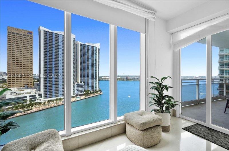 Comprar apartamento no Carbonell 1807
