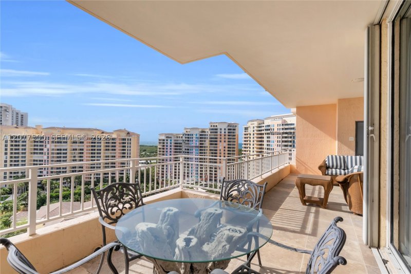 Alquiler de apartamento en Ocean Tower Two PH04