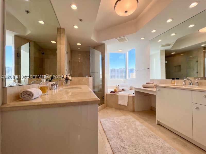 Condo for sale at Parc At Turnberry 312