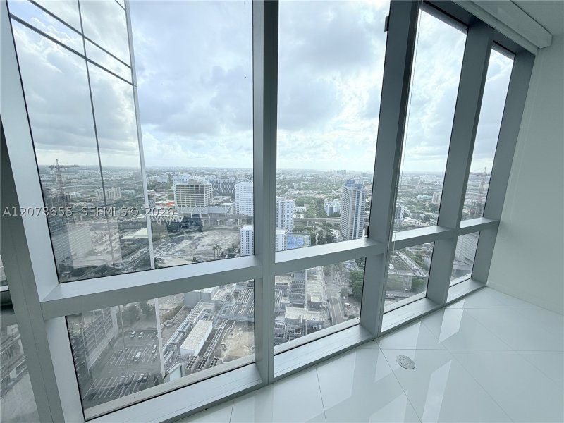 Comprar apartamento no Paramount Miami WorldCenter 3202
