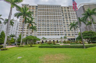 Balmoral Condo Apt #12Q