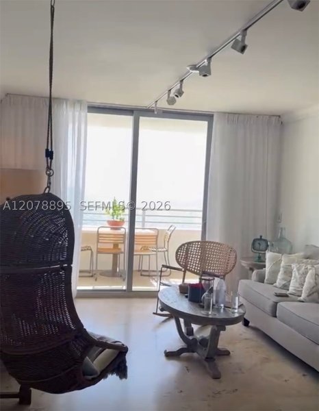 Comprar apartamento no Oceanside Plaza 10G
