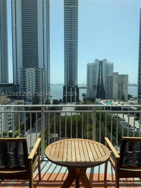 Comprar apartamento en Uptown Lofts 1004
