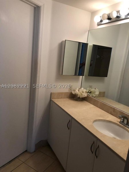Apartment for rent at Opera Tower 3015