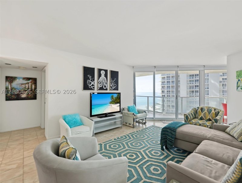 Comprar apartamento no Oceania 2 828