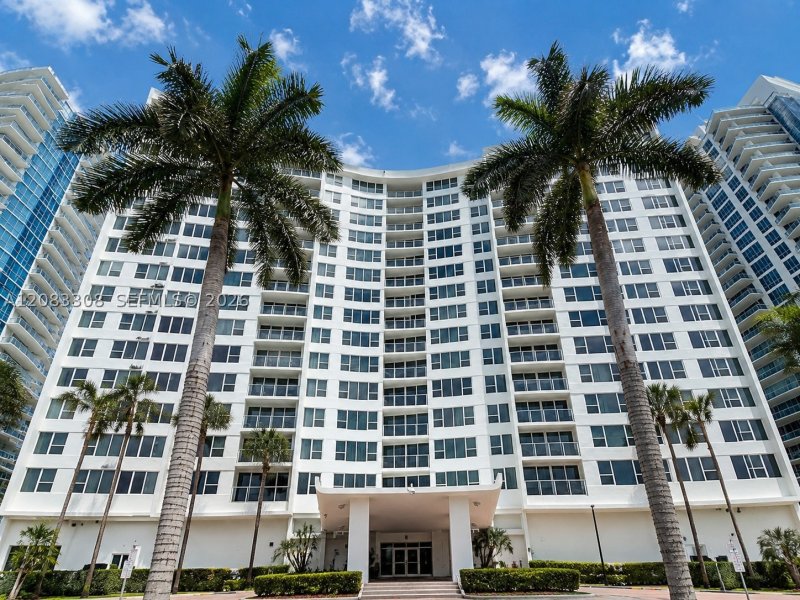 Alquiler de apartamento en Alexander Towers 402