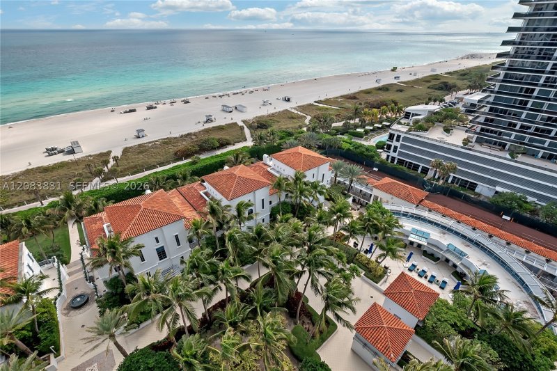 Condo for sale at Bath Club 1503
