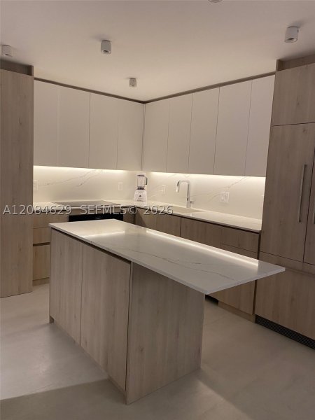 Aluguel de apartamento no Brickell Place B2411